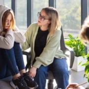 TERAPIA-ADOLESCENTES-Y-JOVENES